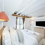 Spacious & Luxurious Apartment