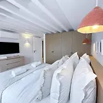 Spacious & Luxurious Apartment